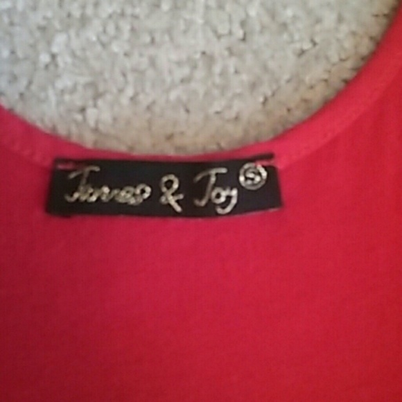 Cute red top - Picture 2 of 2