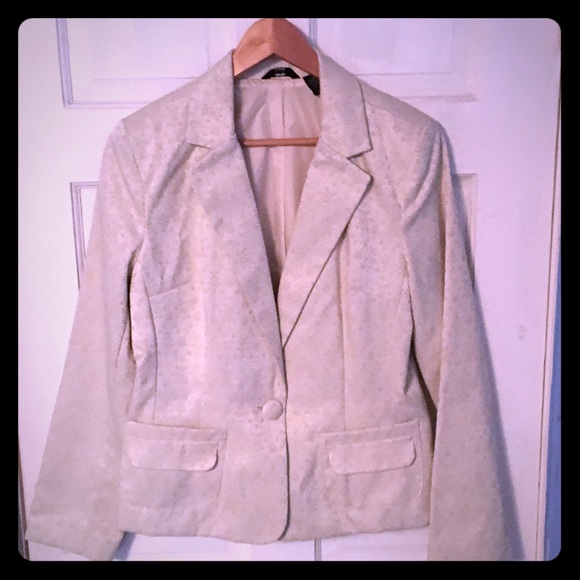 Cream and gold one button blazer.