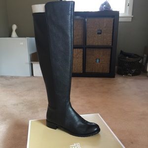 BRAND NEW NEVER WORN Michael Kors size 7.5