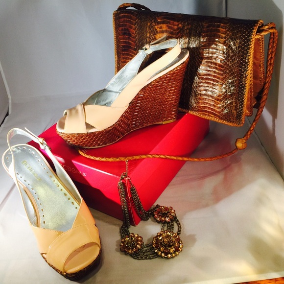 Bcbg Girl nude/blush patent leather wedge