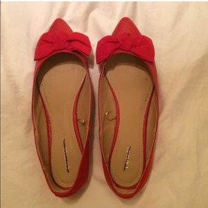 Red pointed flats