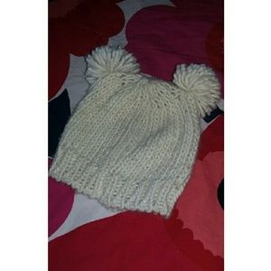 Pom pom beanie