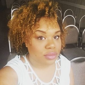 Meet your Posher, Renaeda