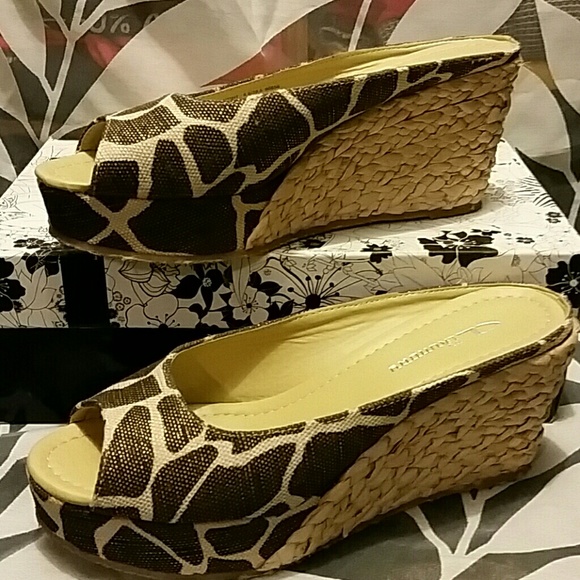 Like New Giraffe Brown Print Wedge Sandal 8.5