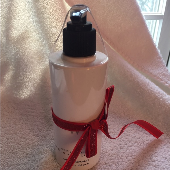 Banana republic body lotion