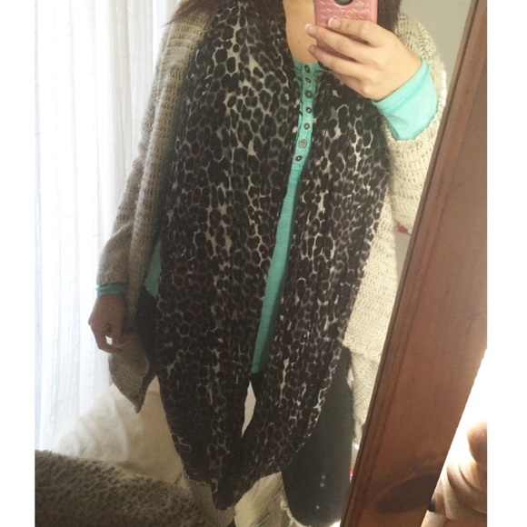 🚫SOLD🚫 NEW Express animal print infinity scarf - Picture 2 of 2