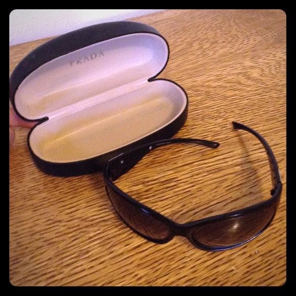 💥SALE💥 Authentic Prada sunglasses