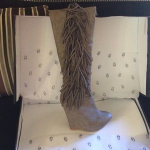 Brand new, gorgeous boots! Perfect holiday gift 🎁