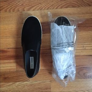 Steve Madden buhba slip on new with box