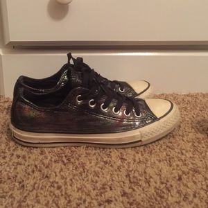 Low top converse like new💛