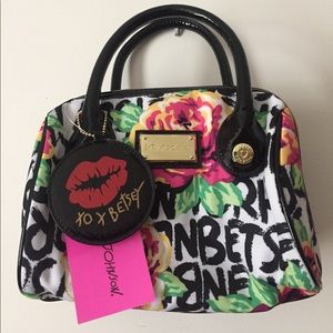 🎉HP🎉 Betsey Johnson Cosmetic Satchel