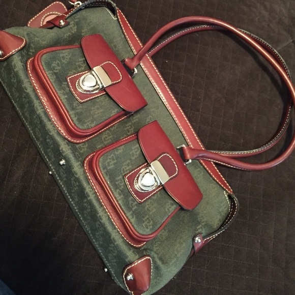 Dooney & Bourke pocket book with small wristlet