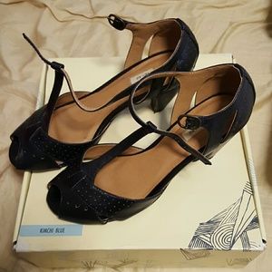 Kimchi Blue t-strap heels