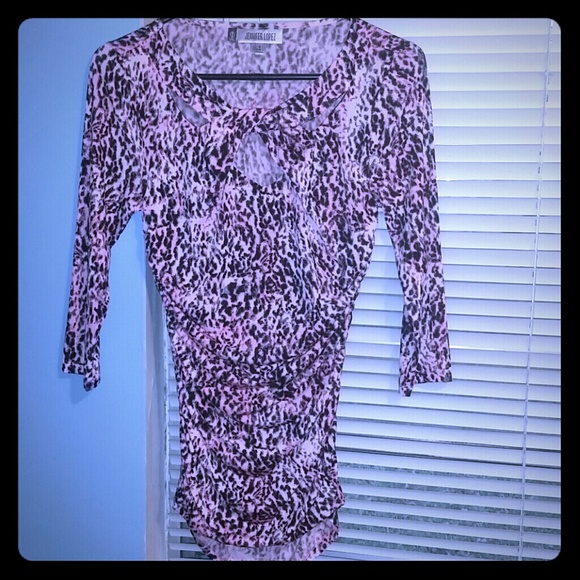 🍃💖New No Tag Beautiful Jennifer Lopez Top💖🍃