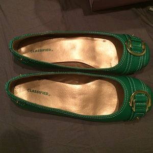 Closed toe flats