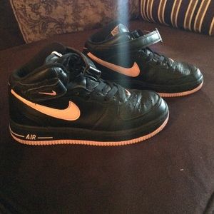 Black and pink Nike Air Force 1 👟