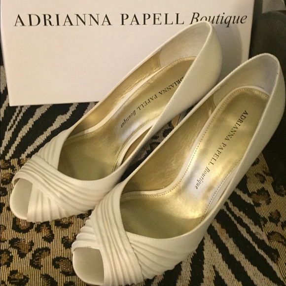 Adriana Papell Boutique ivory lux 8 1/2 M