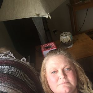 Meet your Posher, Lora