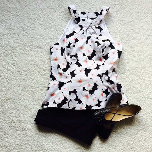 White House Black Market Top!