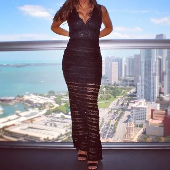 Beautiful black lace bodycon dress size small NWT