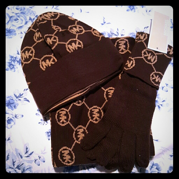 Michael Kors Accessories - NEW Michael Kors Set