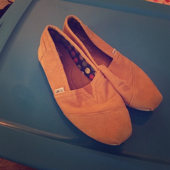 Tan Toms