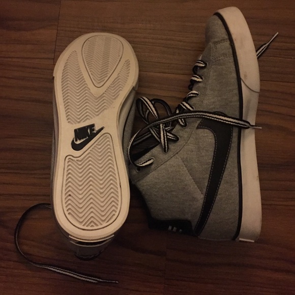 Nike - Picture 2 of 3
