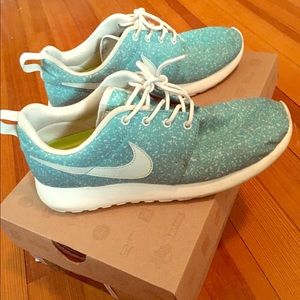 Nike Roshe Run Sneakers Size 7