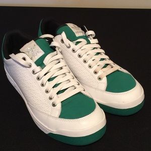 🚫SOLD🚫Adidas Rod Laver