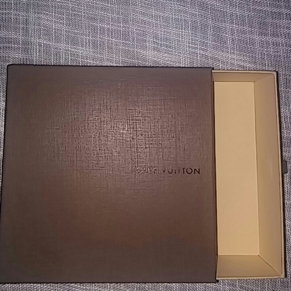 Louis Vuitton Small Wallet or gift box