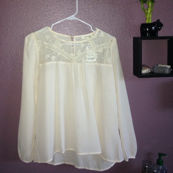 white long sleeve blouse