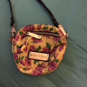 By dry Johnson cross body