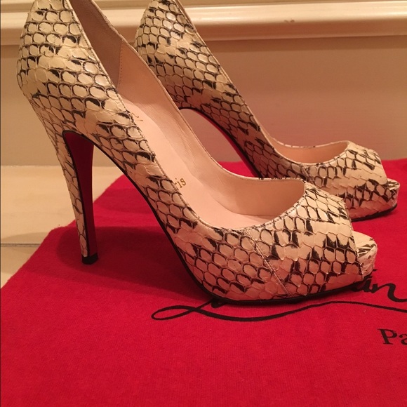 Christian Louboutin white snakeskin pumps - Picture 4 of 4