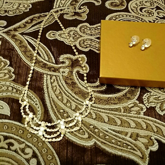 Iridescent stones necklace and earrings set