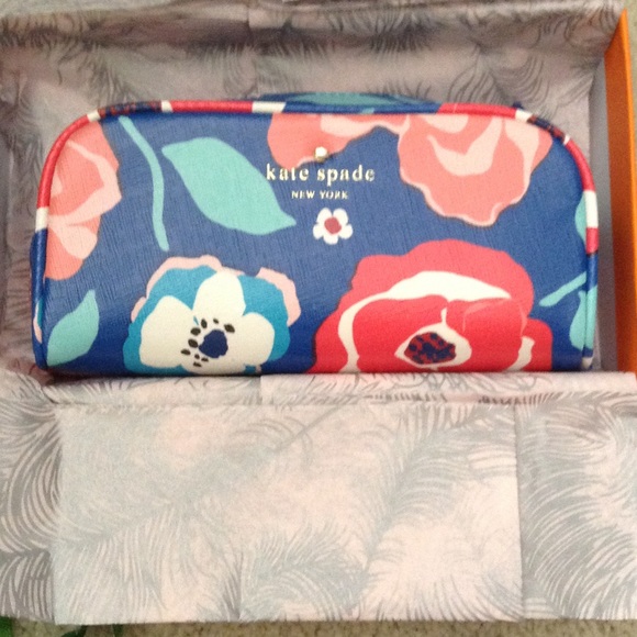 kate spade Handbags - NWT Kate Spade Cedar St multi floral Barry cosmo