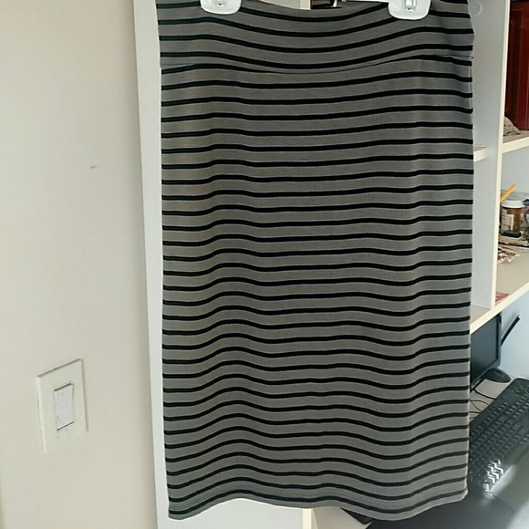 Midi striped pencil skirt