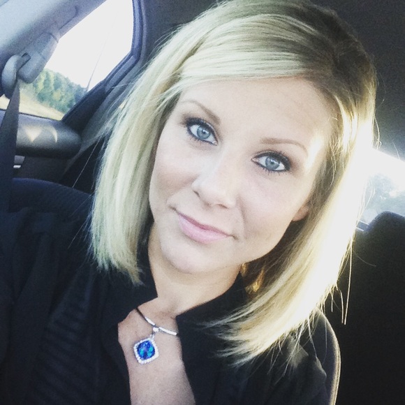 Hey, I'm Ash!! 🙋‍♀️ - Picture 3 of 3