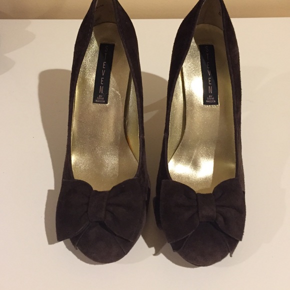 Steven Brown heels with bow on the toe