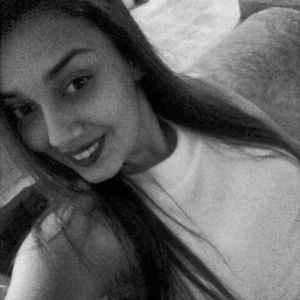 Meet your Posher, Larissa
