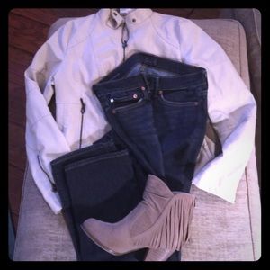 SUPER VALUE. NEW JEANS. WORK OR PLAY 👖👠👢👜🕶