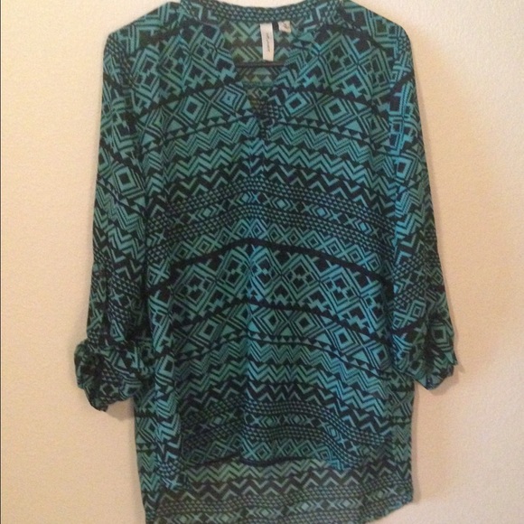 Tribal print blouse size medium half sleeve - Picture 1 of 3