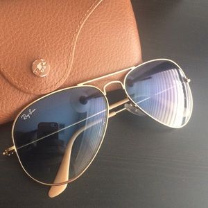 Blue Rayban aviators
