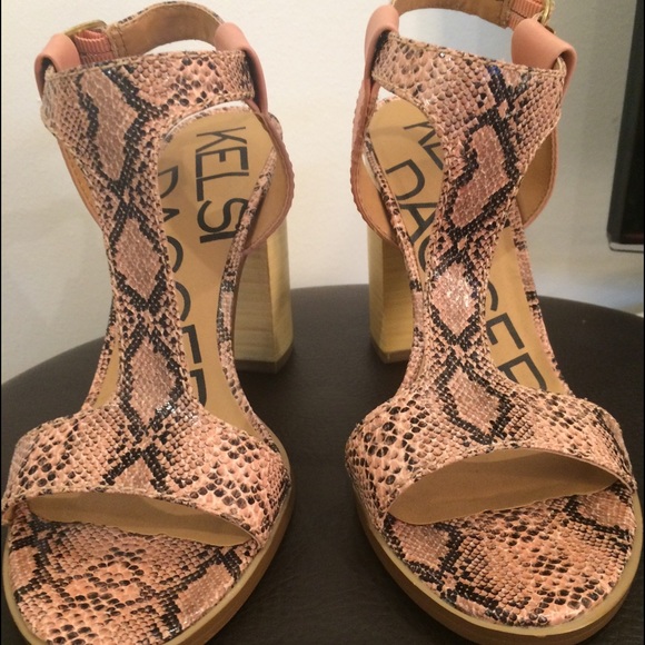 Super cute Kelsi Dagger snake print heels