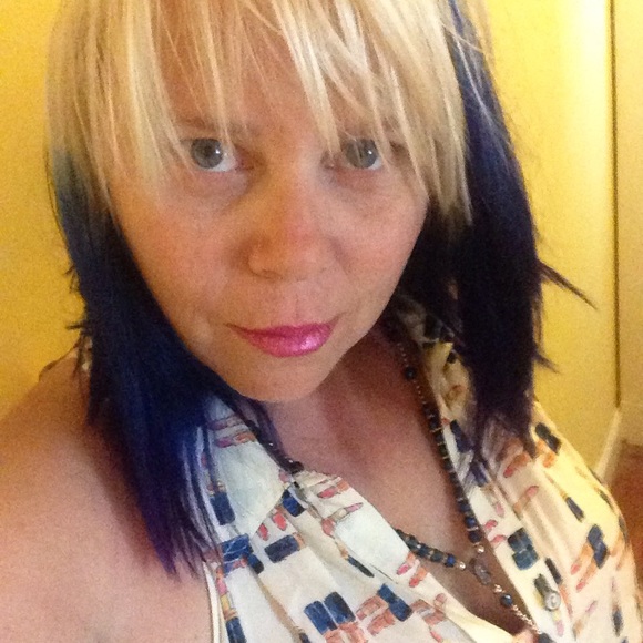 Meet your Posher, Nicki - Picture 2 of 4