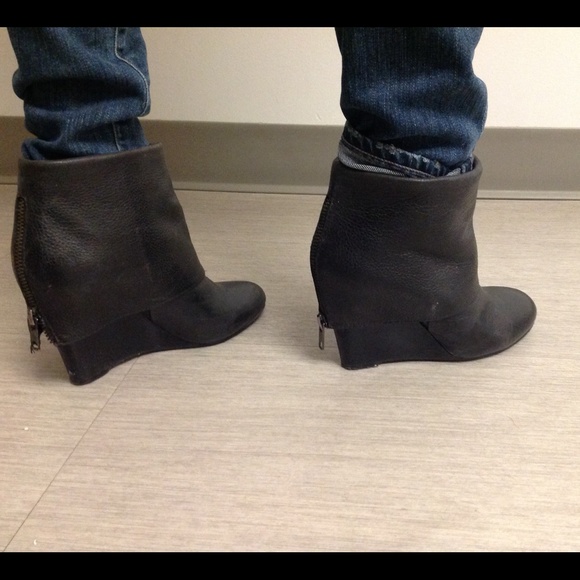 5/48 fold-over zipper booties