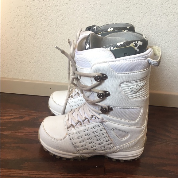 Thirty Two Snowboard Boots Lashed Women's size 7 - Picture 1 of 4