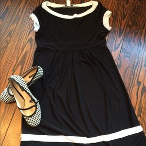 Adorable White House Black Market Dress