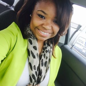 Meet your Posher, Ebony