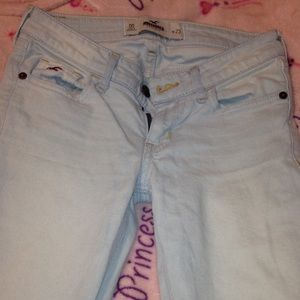 Light wash hollister ankle jeans!!😊