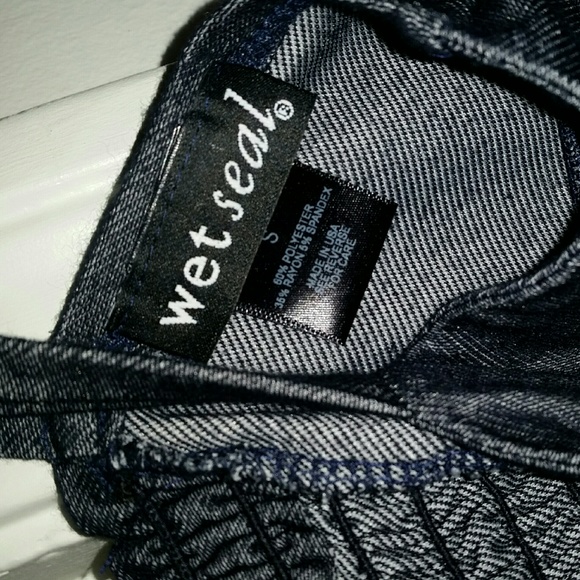 Crop top - Picture 3 of 3